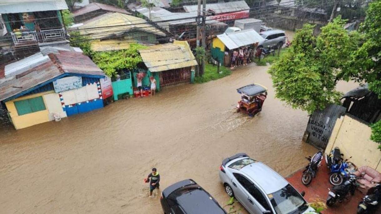 菲律宾强降雨引发洪水和山体滑坡
