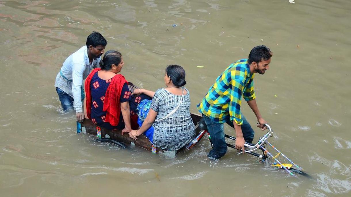 印度强降雨导致死亡人数升至25人