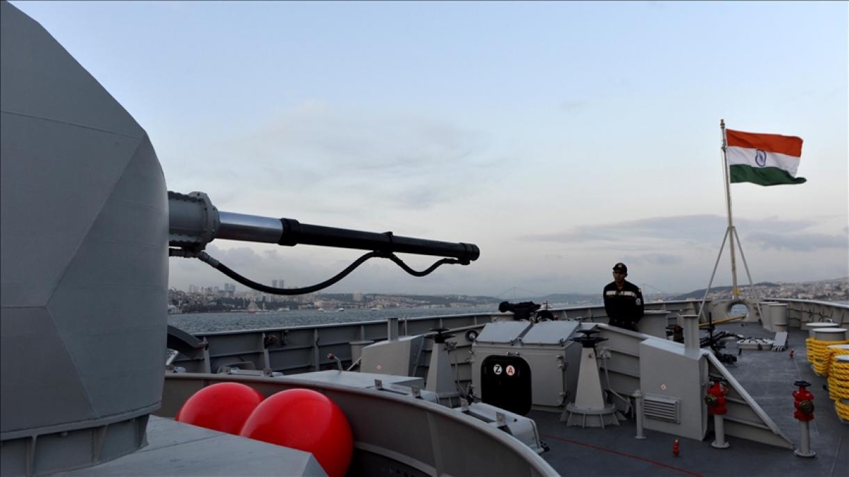 Индия разположи боен кораб и военноморски патрулен самолет в Арабско море