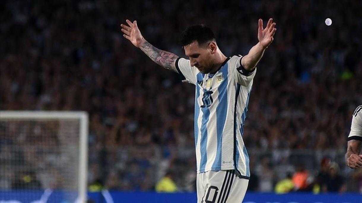 Messi anota su gol internacional para Argentina número 100