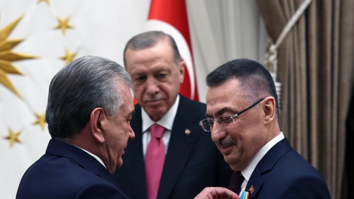 乌兹别克斯坦总统授予土耳其副总统友谊勋章