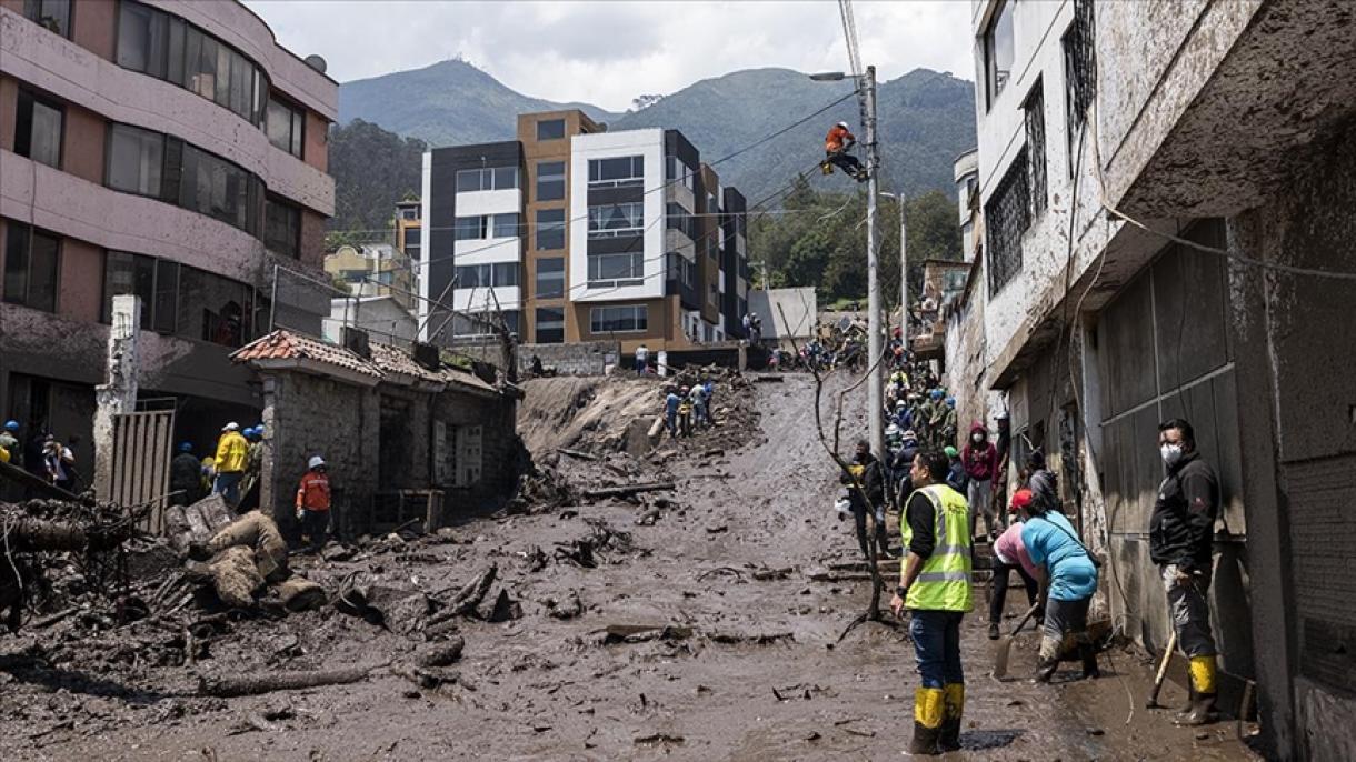 El número de muertos en el desastre de las inundaciones en Ecuador llega a 27