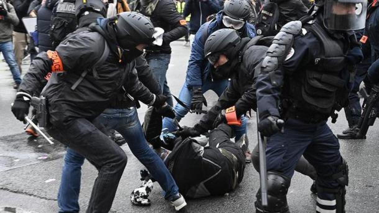 O ministro francês Nuñez alega que a polícia não usou violência nas manifestações