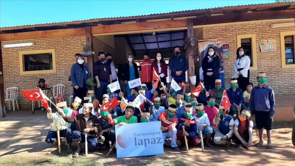 ترکیه ، به 60 کودک نیازمند در پاراگوئه، لباس زمستانی کمک کرد