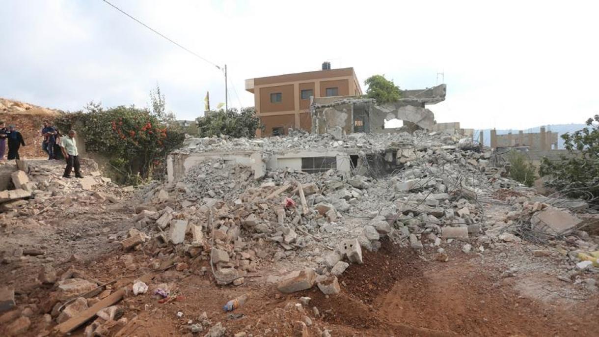 Los israelíes destruyen las casas de los palestinos