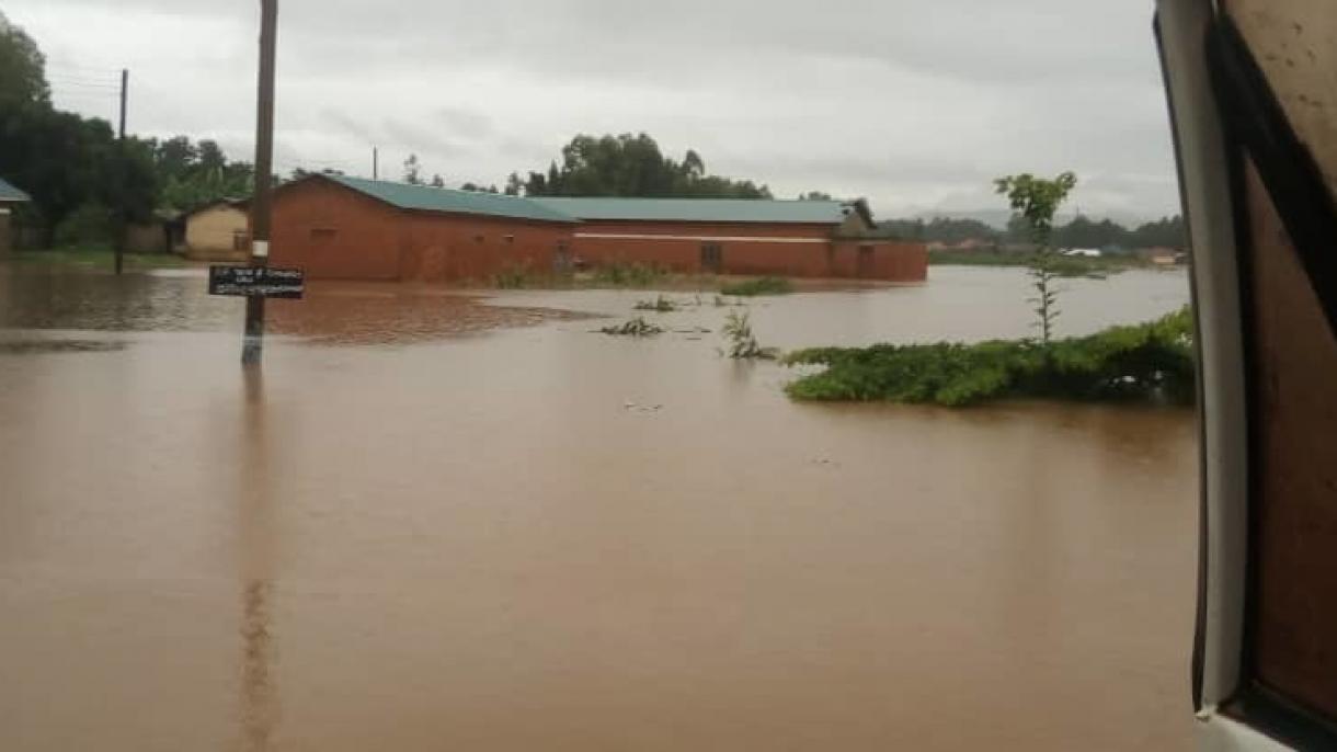 乌干达暴雨引发洪水和山体滑坡