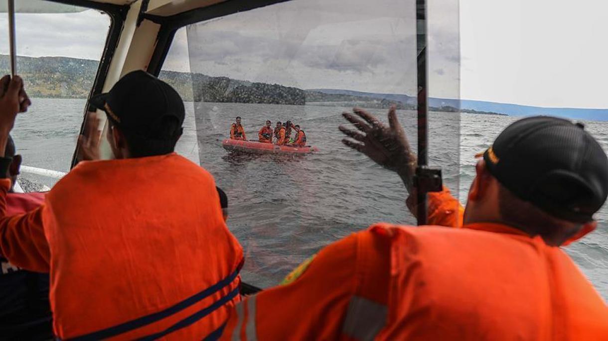 شمار مفقودین حادثه واژگونی یک کشتی در اندونزی به 192 نفر رسید
