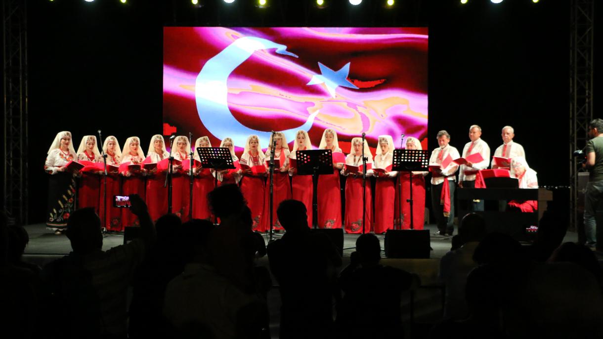 El coro de Ucrania cantó obras en turco