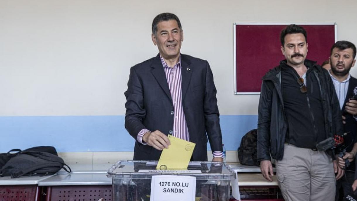 سینان اوغان نامزد ائتلاف «آتا» رای خود را به صندوق انداخت
