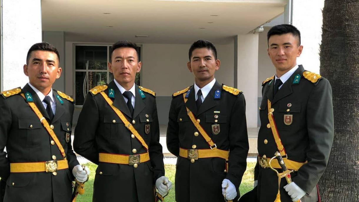 Вандагы кыргыздардан чыккан алгачкы офицерлер