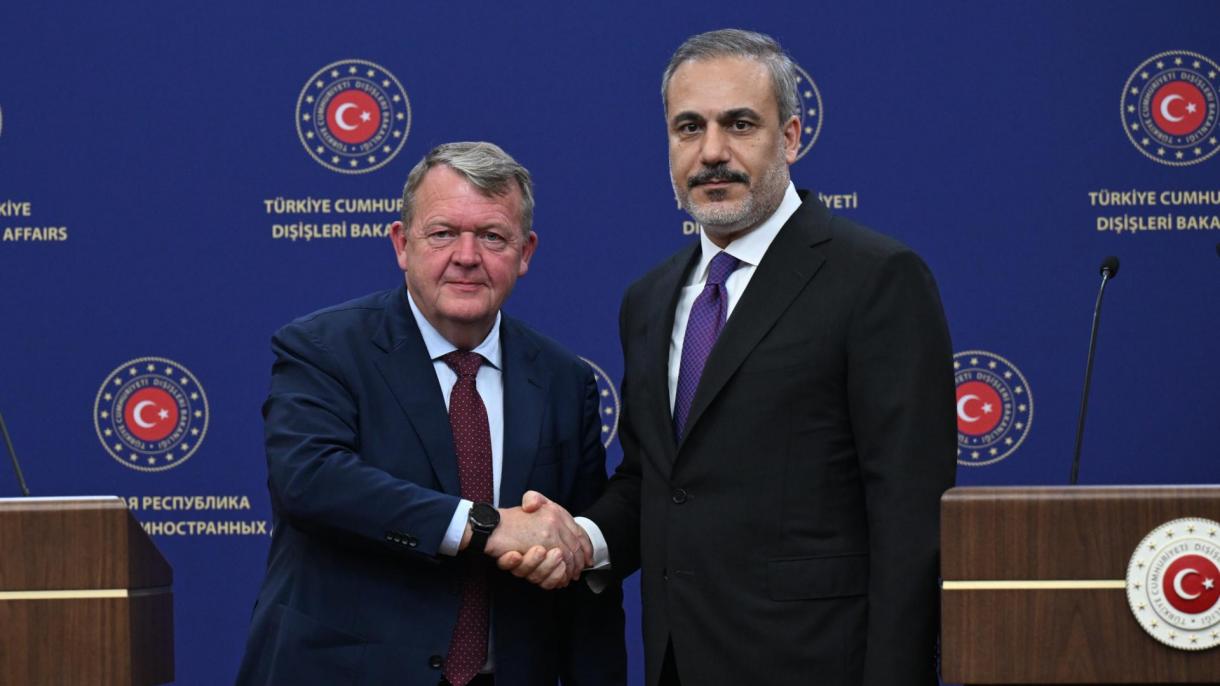 土耳其与丹麦两国外长举行的联合新闻发布会