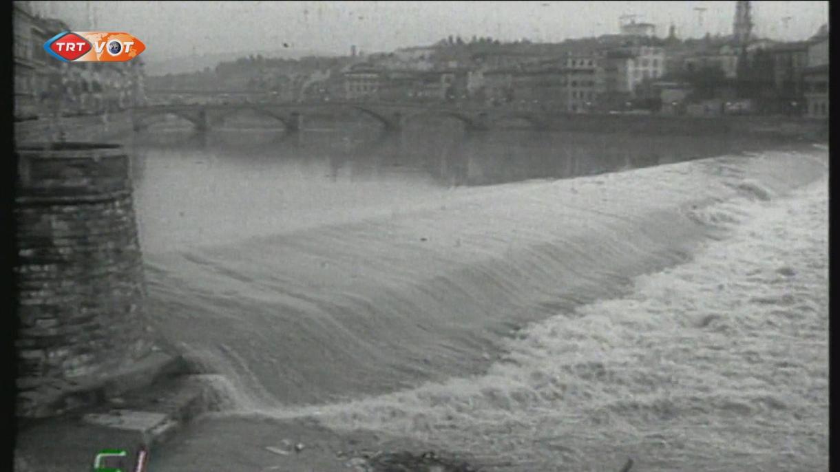 Évfordulója az 1966-os nagy firenzei árvíznek