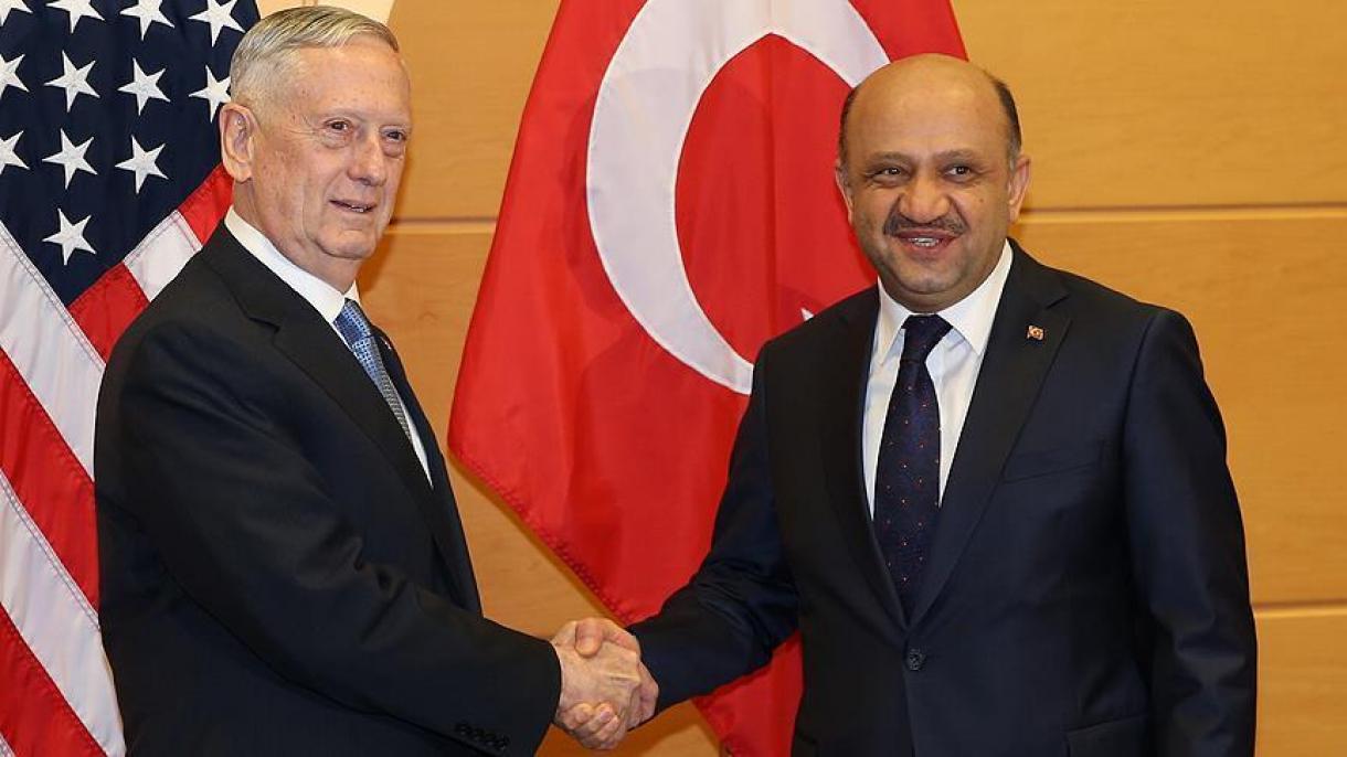 Turquia adverte secretário de defesa dos EUA sobre PKK/PYD na Síria