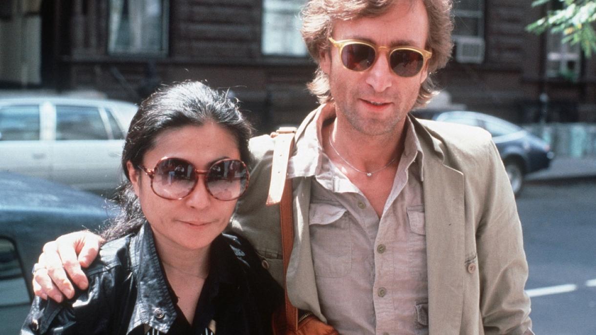 L'assassino di John Lennon, Mark Chapman, ha chiesto scusa alla moglie di Lennon