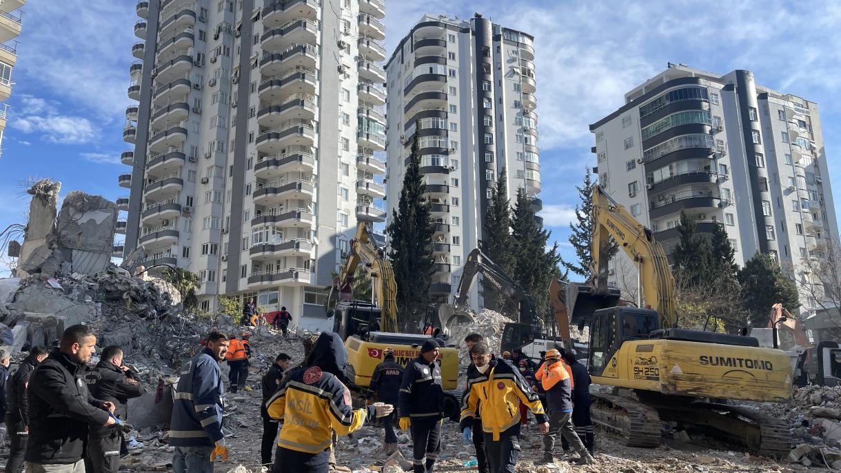 Türkiyedə zəlzələdə ölənlərin sayı 9057-yə çatıb