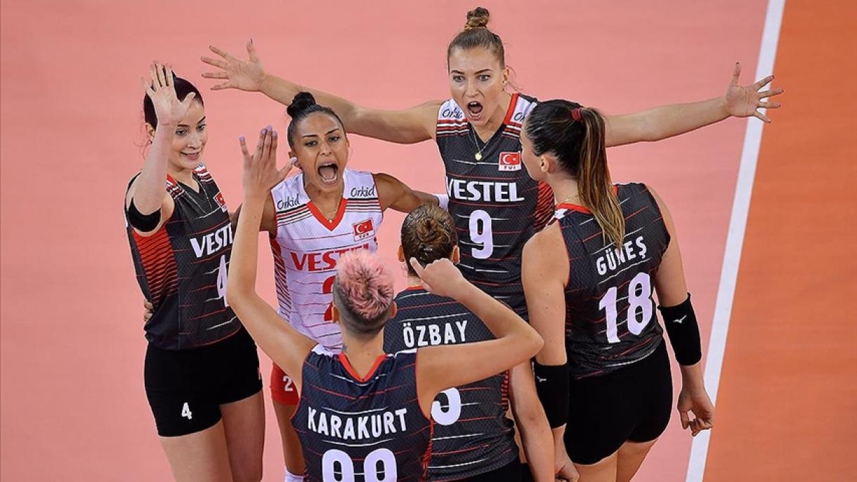 ترکی کی خواتین والی بال ٹیم اپنا دوسرا میچ یوکرائن کے ساتھ کھیل رہی ہے