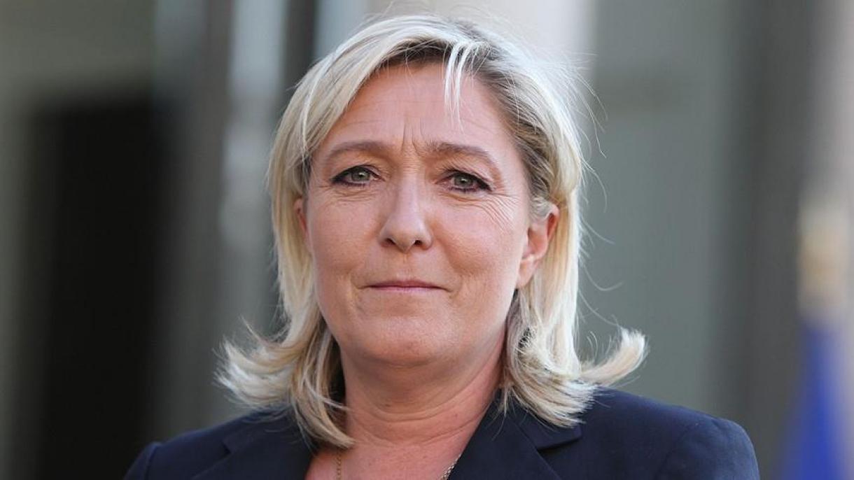 Si toglie l'immunità di Le Pen