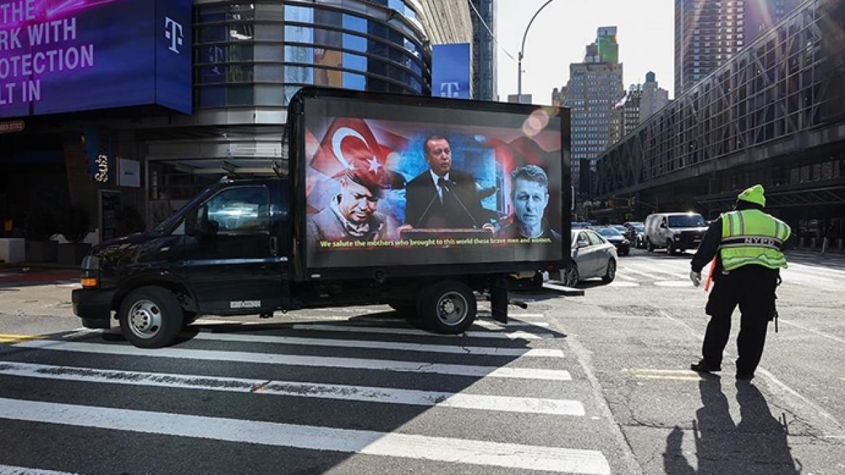 A FETÖ valódi arcát mutatják be a Times Square-en