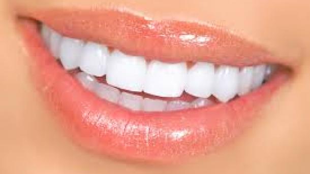 جسمانی  صحت اور چہرے کی خوبصورتی کا روز دانتوں اور منہ میں پوشیدہ