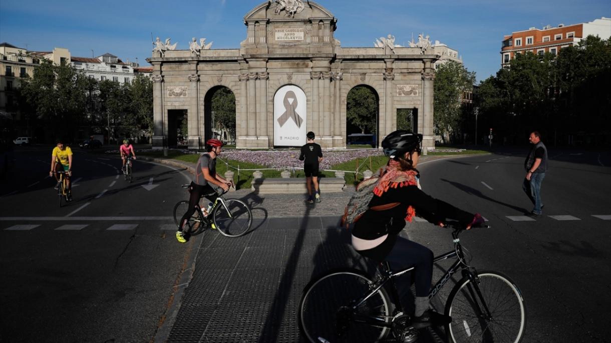 España registra un descenso en muertes que no se veía en más de 50 días