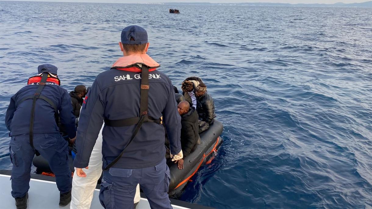 نجات 26 مهاجر نامنظم از خطر غرق شدن توسط نیروهای گارد ساحلی ترکیه