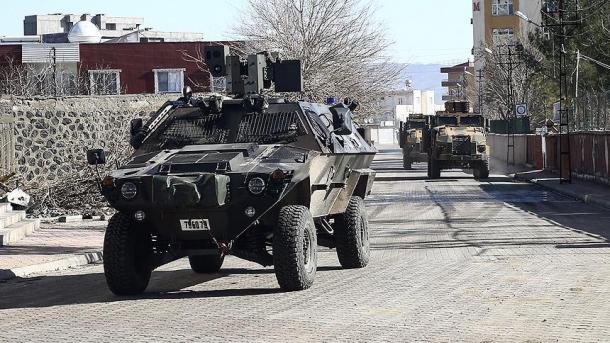 Forze armate turche colpiscono le basi dei terroristi