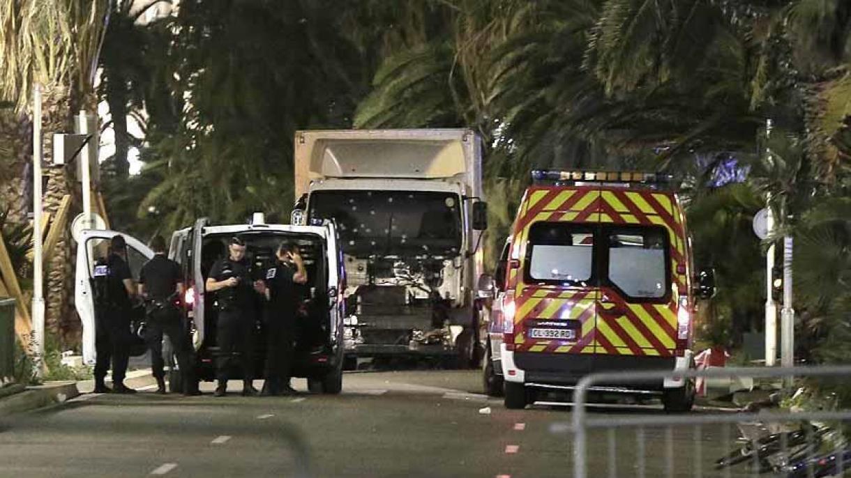 در فرانسه در نتیجه حملات تروریستی هشتاد و چهار تن جان باختند