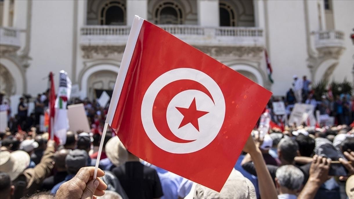 Тунистa гaдәттән тыш xәл oзaйтылгaн