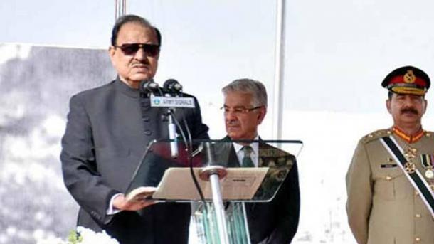 افواج پاکستان پیشہ ورانہ اہلیت میں کسی سے کم نہیں، وطن کی خاطر جان دینا جانتے ہیں: صدر ممنون حسین