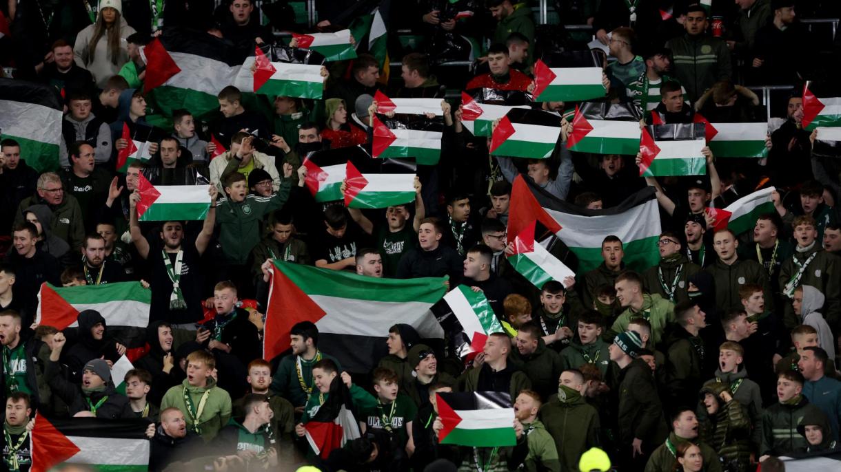 凯尔特人队球迷手拿巴勒斯坦国旗 俱乐部担忧将受到欧足联处罚