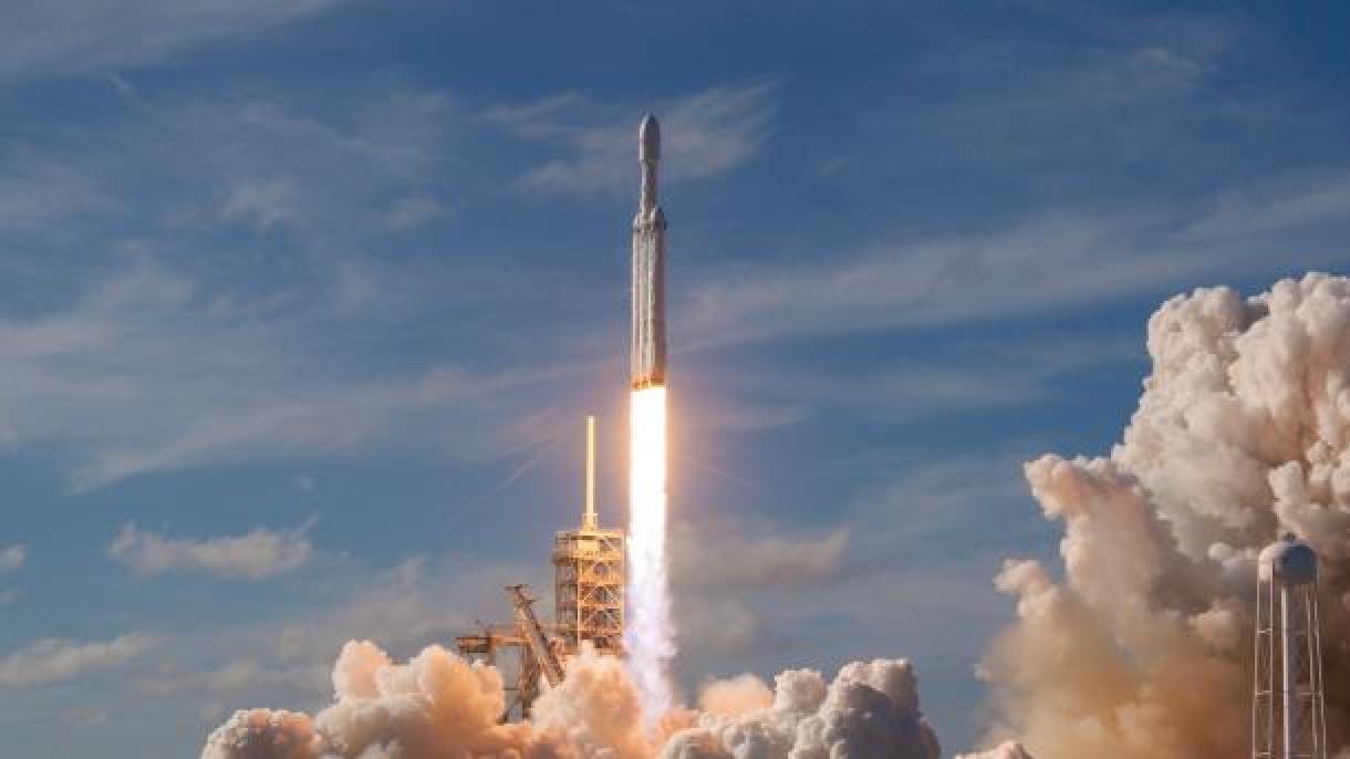 Space X adia o lançamento do foguete Falcon Heavy