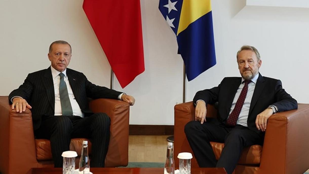 صدر ایردوان کی بوسنیائی سیاسی رہنما عزت بیگووچ سے ٹیلی فونک بات چیت