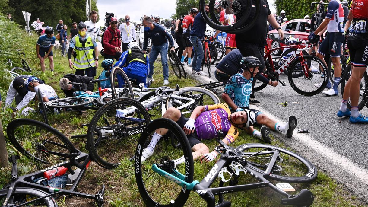 Fransada velosiped yarışında qəza: yaralılar var