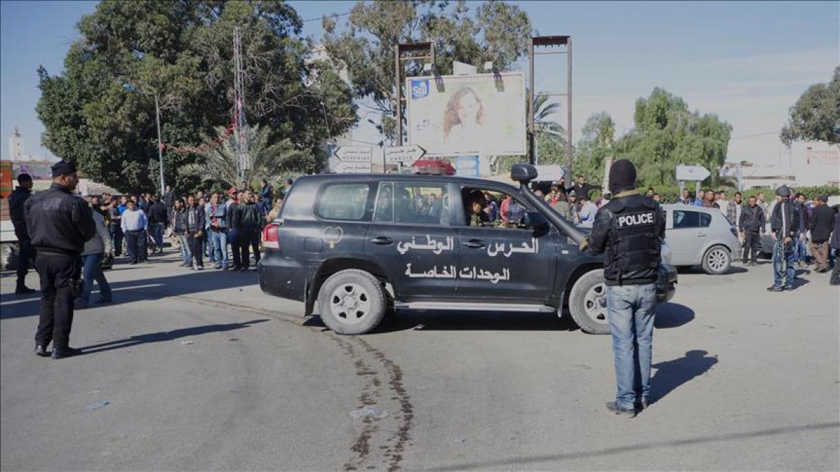 Tunísia estende estado de emergência por mais um mês
