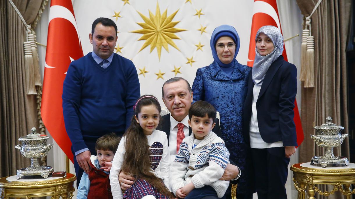 La niña siria de siete años visitó el Complejo Presidencial
