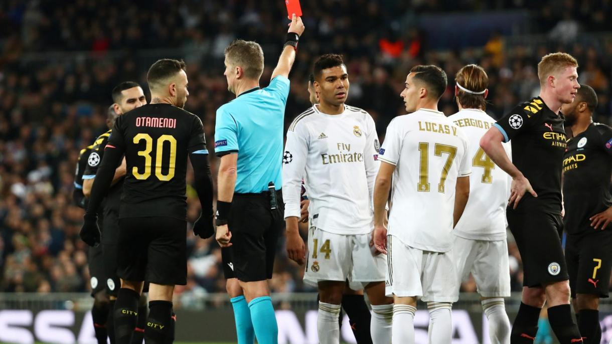 Sergio Ramos is shown a red card by referee Daniele Orsato.JPG