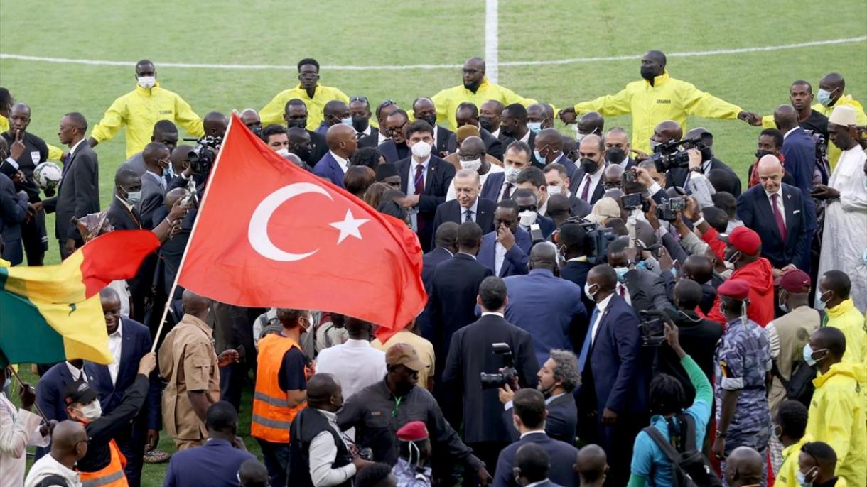 Erdoğan Senegal Stadyumu1.jpg