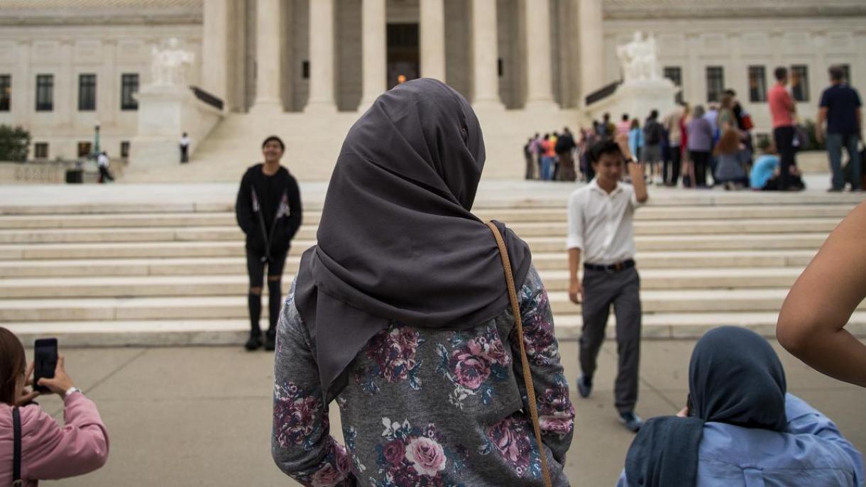 美国一名穆斯林女军官被强行摘下头巾