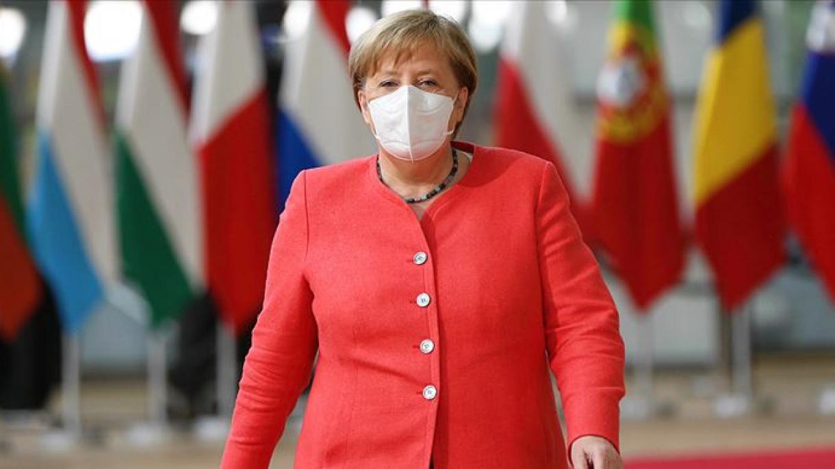 Merkel Koronawirusa Garşy Göreşde Fiziki Aralyk Düzgünleriniň Berjaý Edilmegi Üçin Çagyryş Etdi