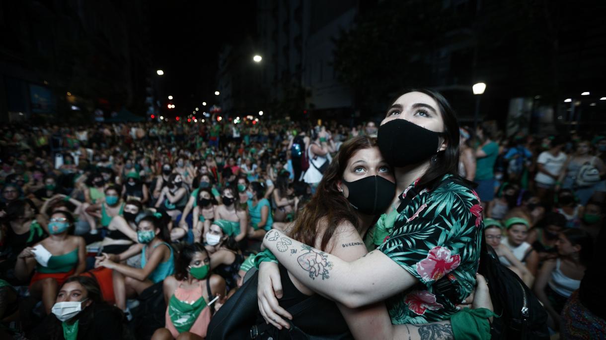 El Senado argentino aprueba la legalización de la interrupción voluntaria del embarazo