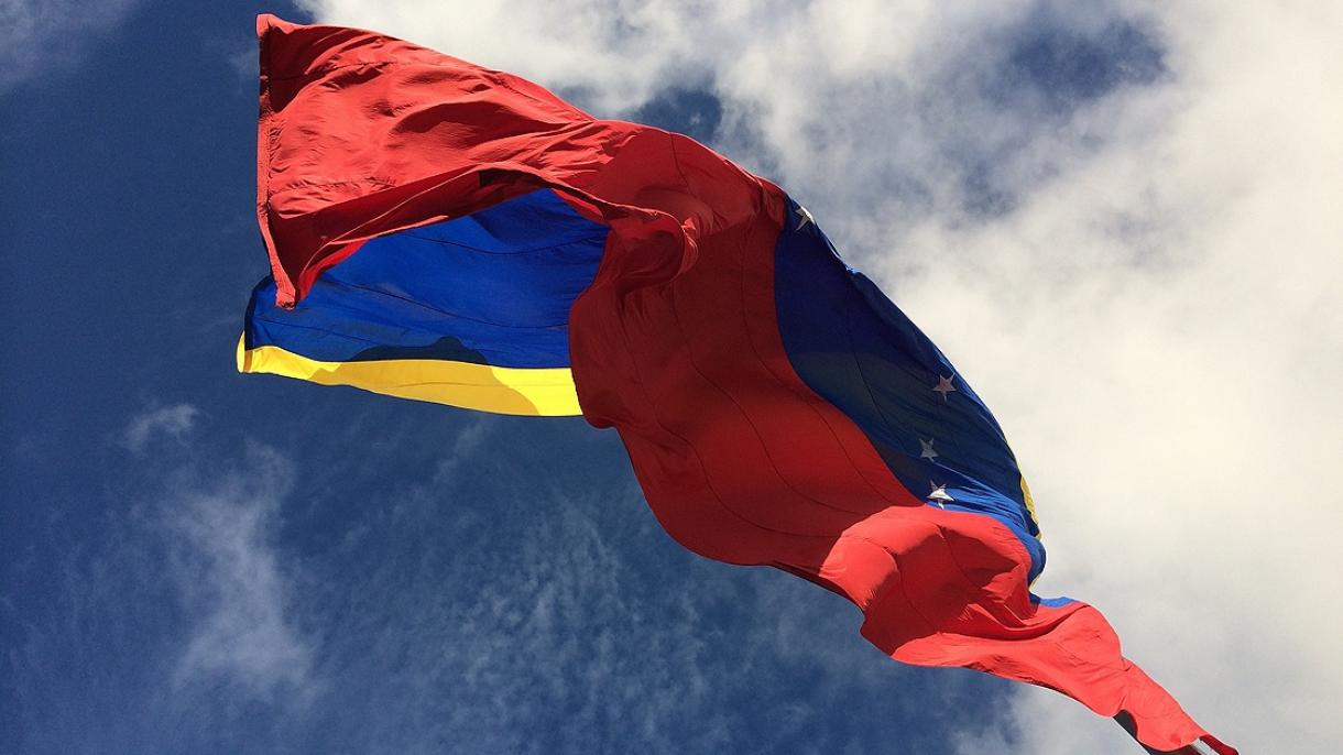 Venezuela fecha temporariamente sua fronteira com a Colômbia