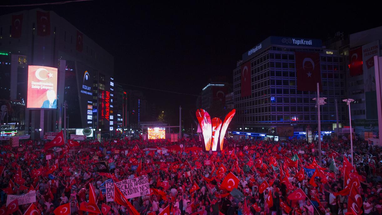 جمہوریت کے تحفظ کے لیے ترکی کے مختلف شہروں میں مظاہروں کا سلسلہ جاری