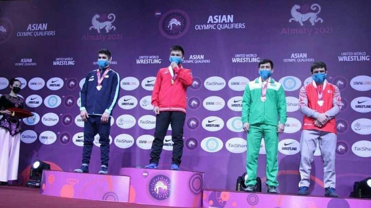 Asya Halter Şampiyonasında Türkmen sporcular 4 madalya kazandı.2.jpeg
