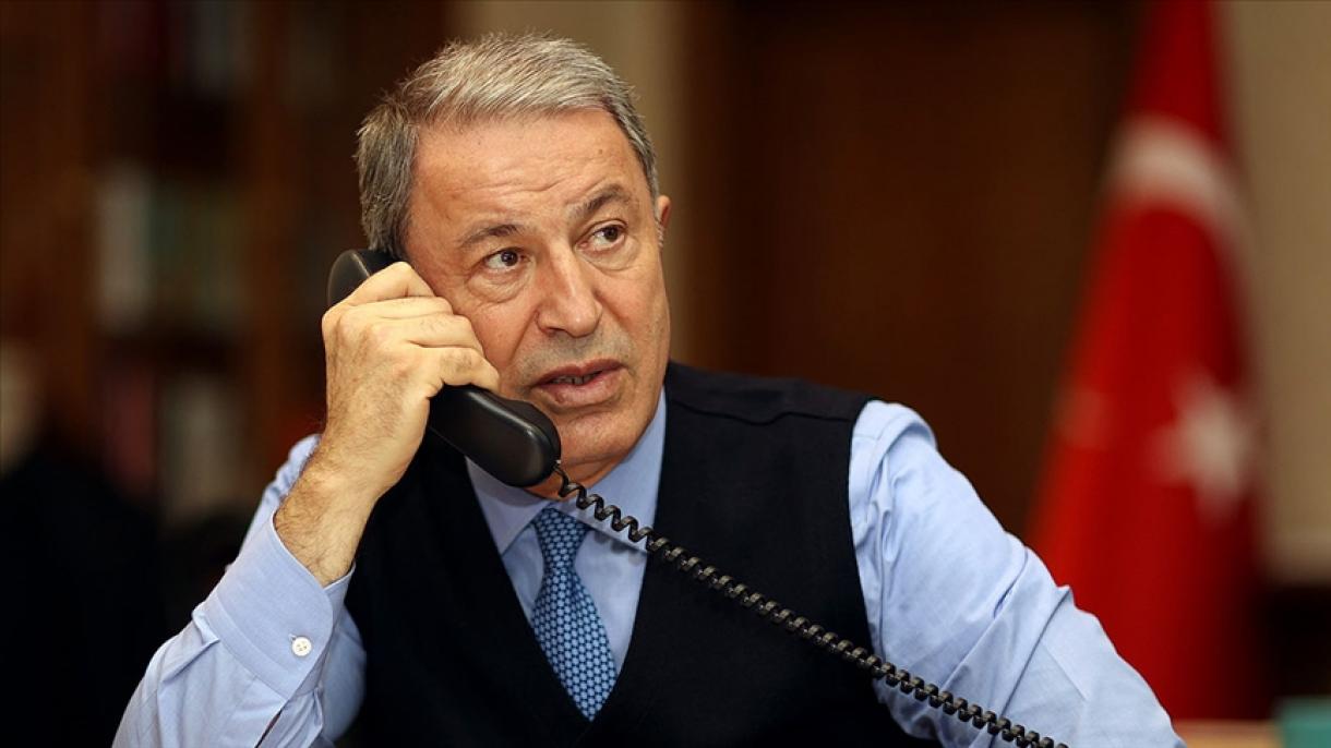 Hulusi Akar Kosovonun müdafiə naziri Armend Mehaj ilə telefonla danışıb