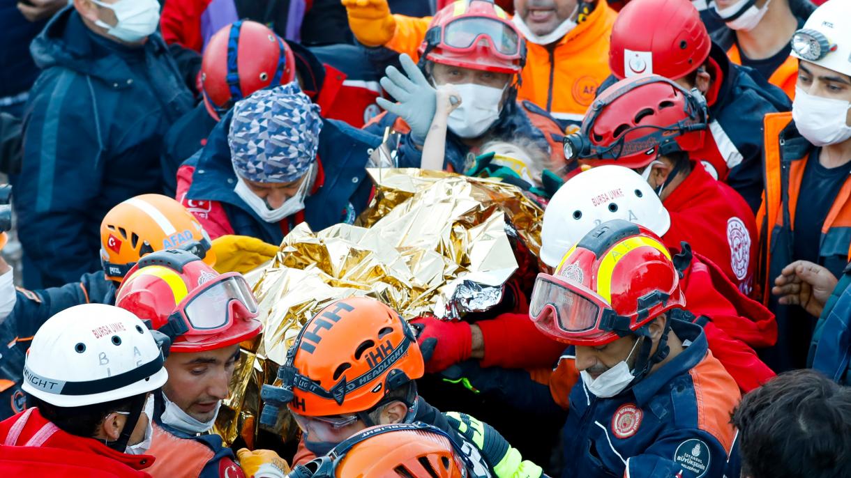 Terremoto di Izmir, dopo 65 ore viene salvata miracolosamente una  bambina di 3 anni