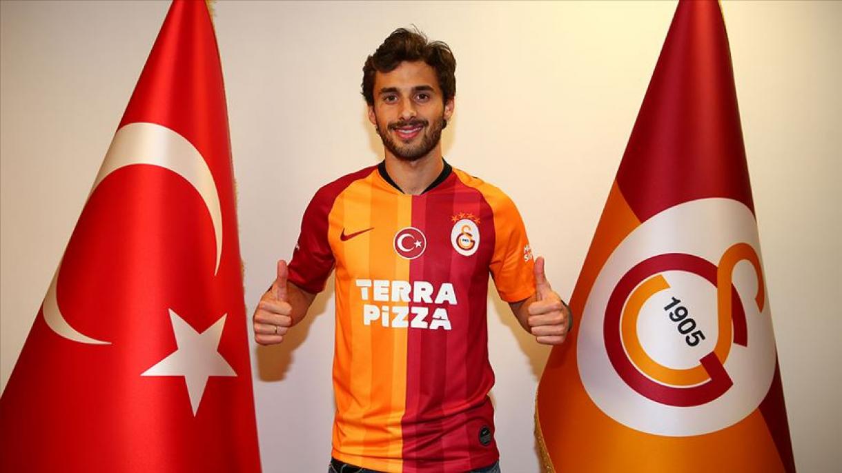 Foot Turquie L 039 Uruguayen Sarrachi Rejoint Galatasaray