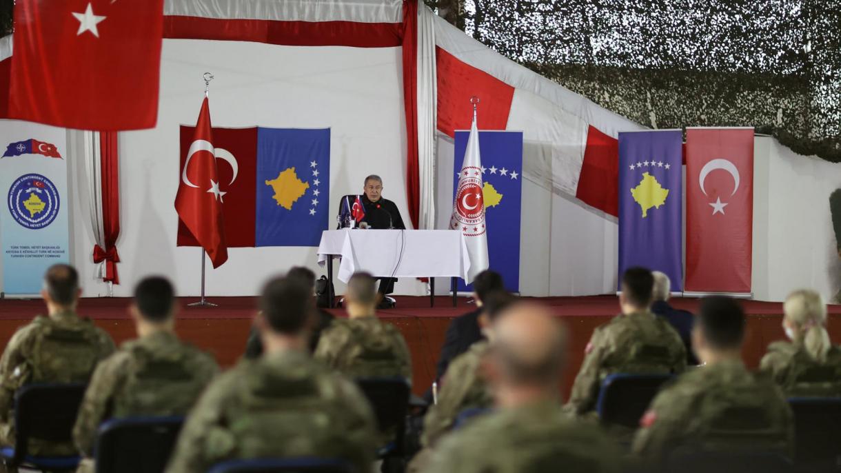 Il ministro Akar visita la rappresentanza militare turca a Prizren, in Kosovo