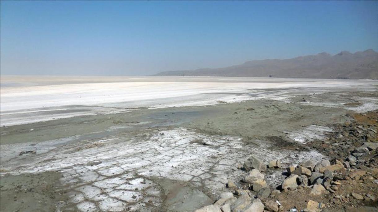 وجود لیتیوم در شورابه‌های بستر دریاچه اورمیه و اظهارات متناقض مقامات ایران