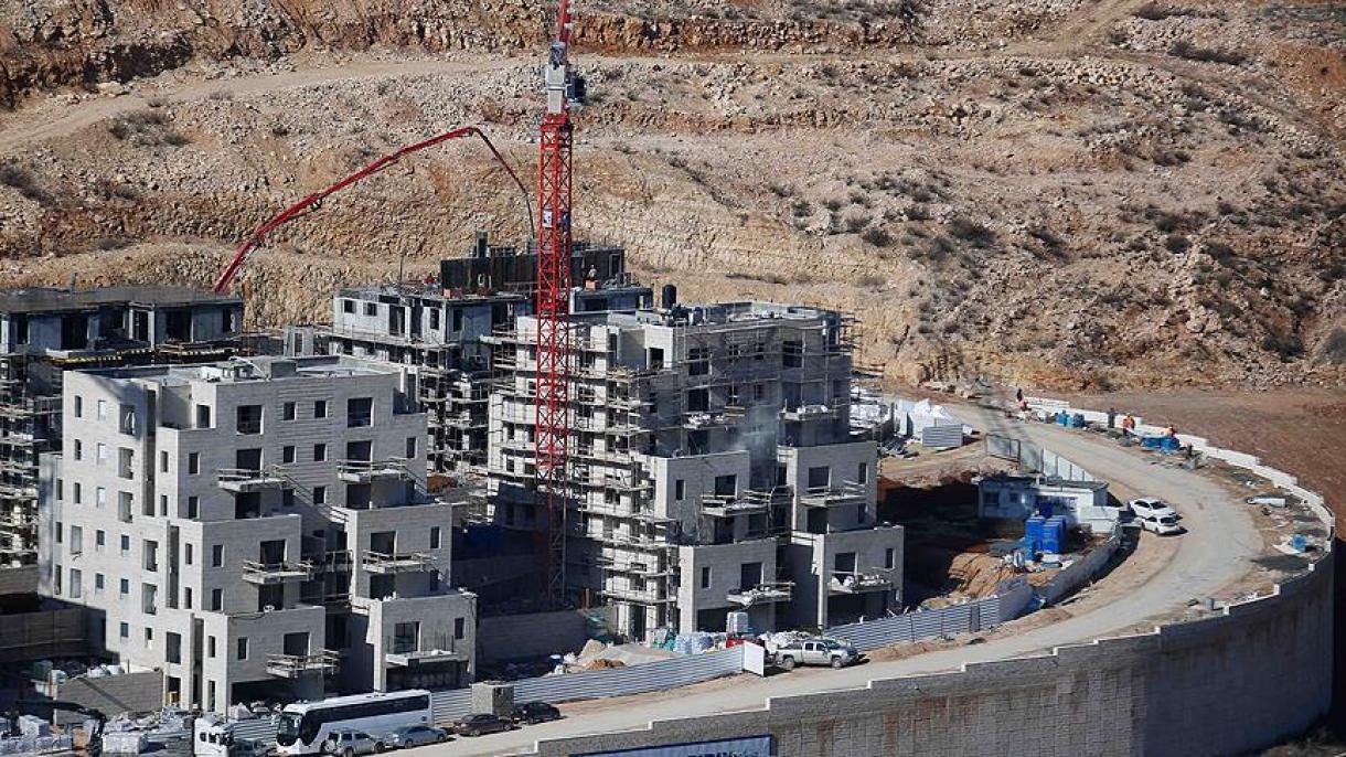 Израел строи нов квартал в палестинските земи...