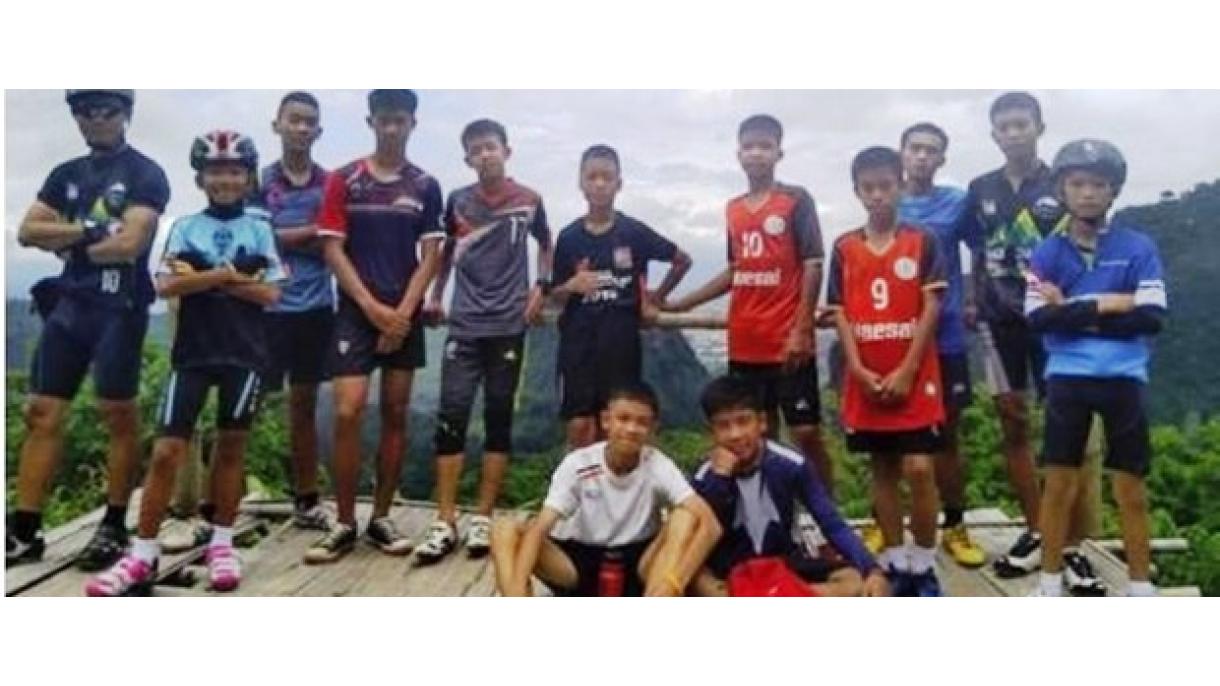 Tailand mağarasında itən futbolcular tapıldı